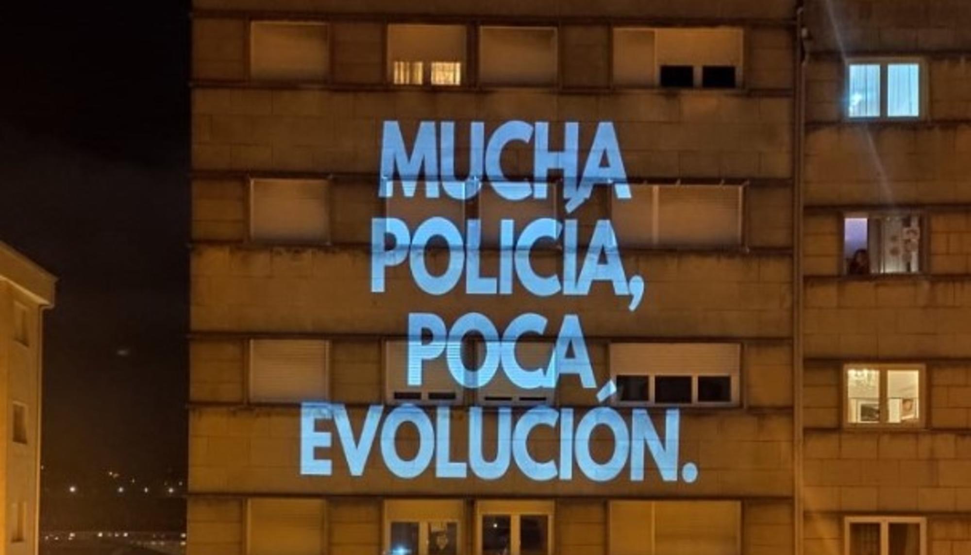 Proxección de Escola Unitaria tras a visita da policía